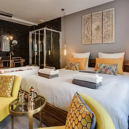 The Place To Be // Eiffel Tower Apartment Paris